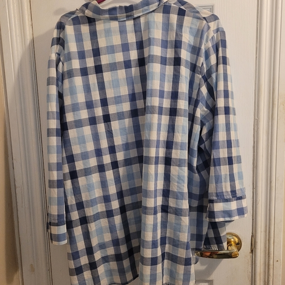 3/$50 Plus, size women's top. Where my beautiful curvy girls at. Worn once, EUC. - Picture 3 of 5